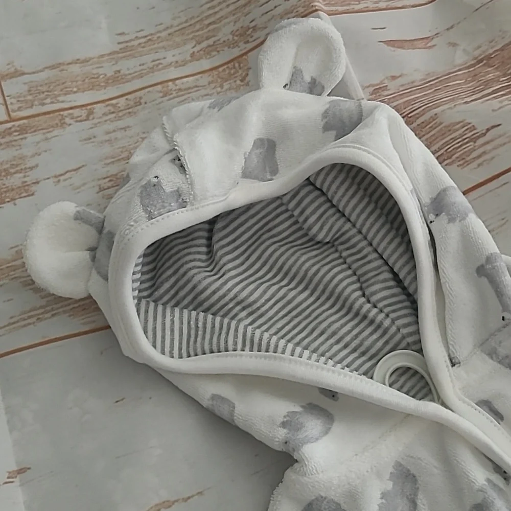 Carter's Boys Bath Pool Beach Robe .. 0-9 months .. w/ hood .. Gray Bears .. New